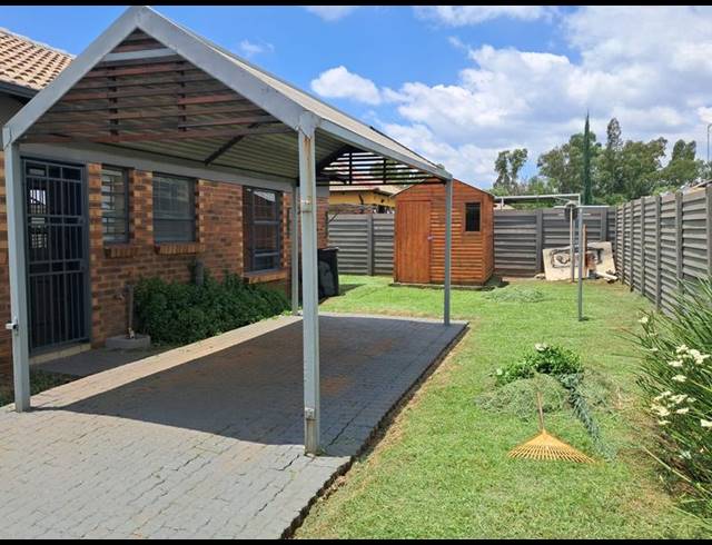 3 BEDROOM HOUSE FOR SALE IN CLAYVILLE